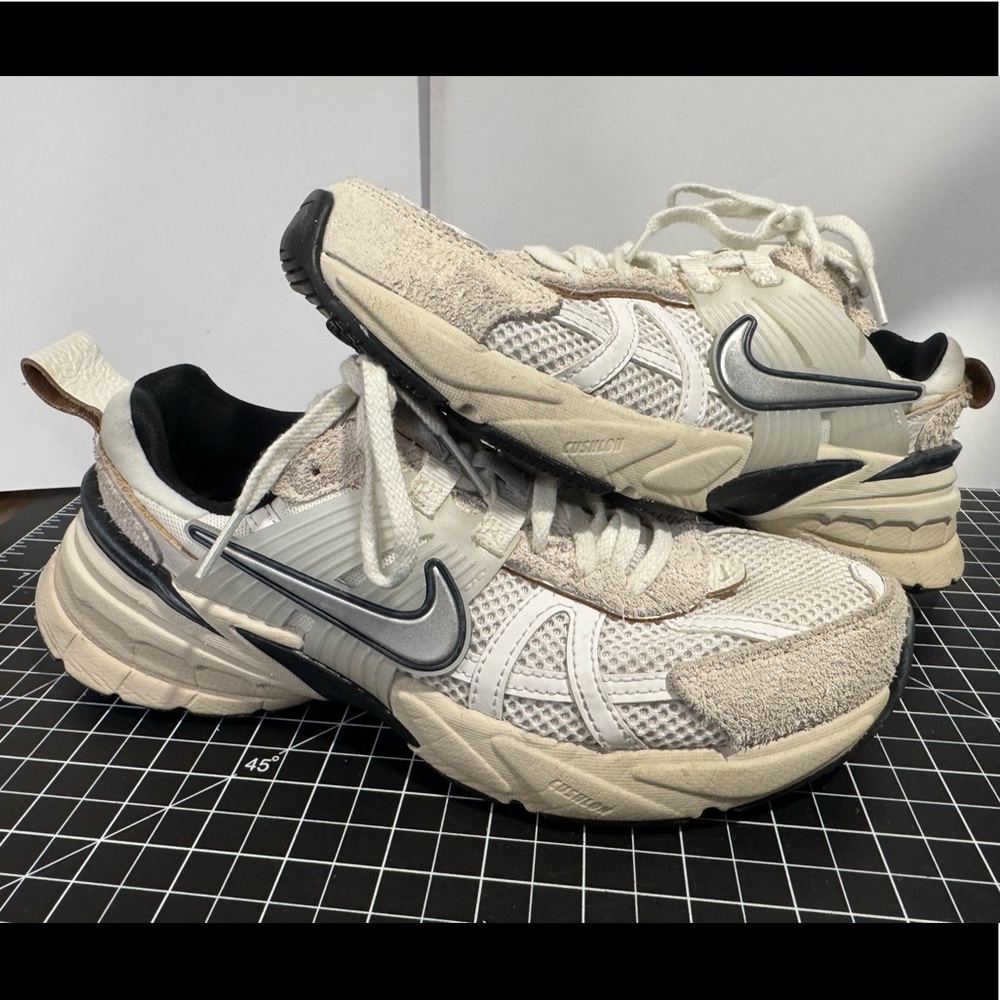 Women’s Nike V2K Run White Light Orewood Brown Size 7